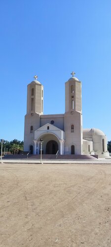 كنيسة أرثوذكسية Коптская православная церковь Пресвятой Девы Марии и Архангела Михаила ، الجونة، صورة