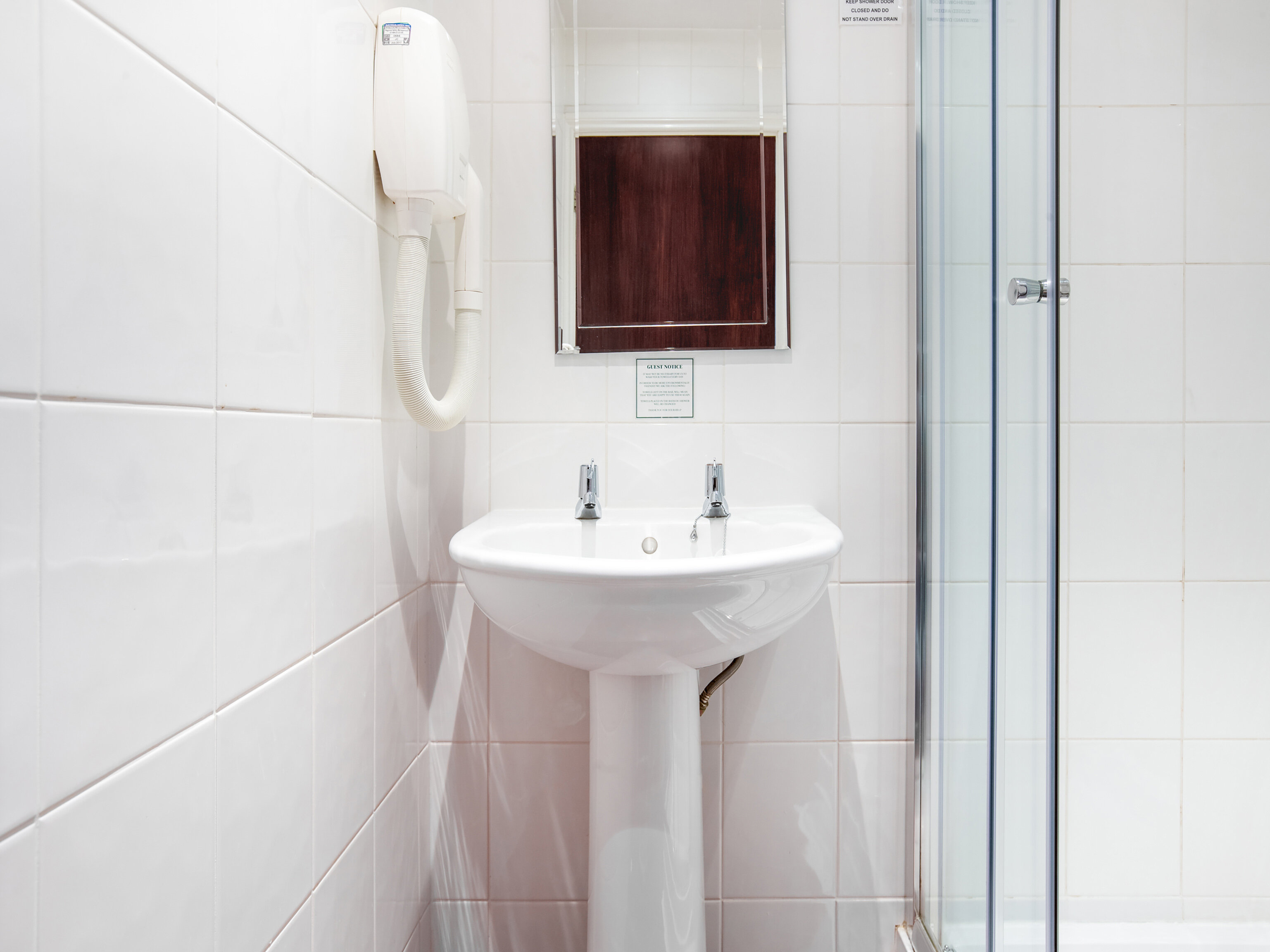 Фото Oyo Dene Hotel