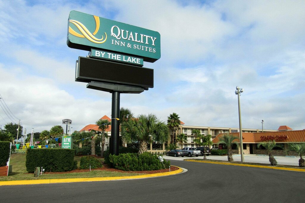 Hotel Quality Inn & Suites Kissimmee by The Lake, State of Florida, photo