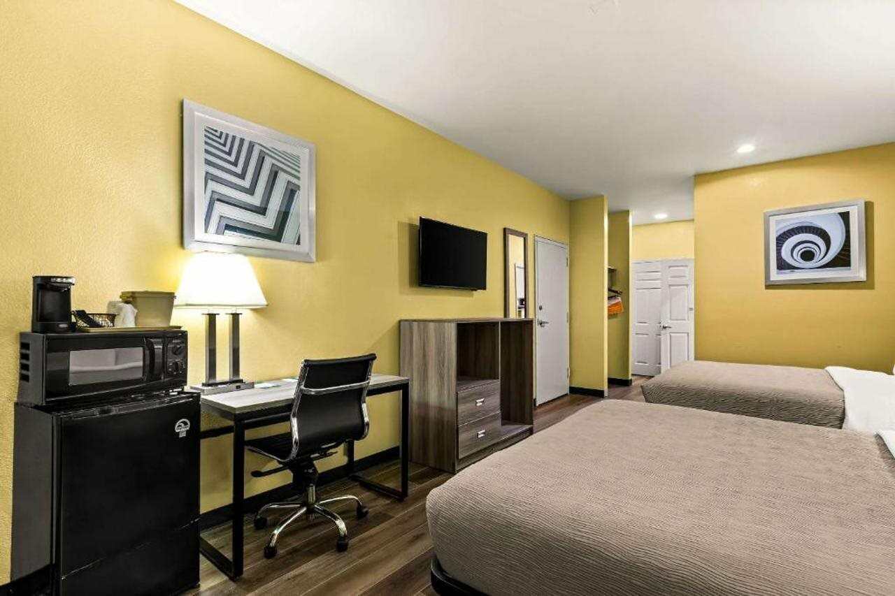 Фото Super 8 by Wyndham Bay City