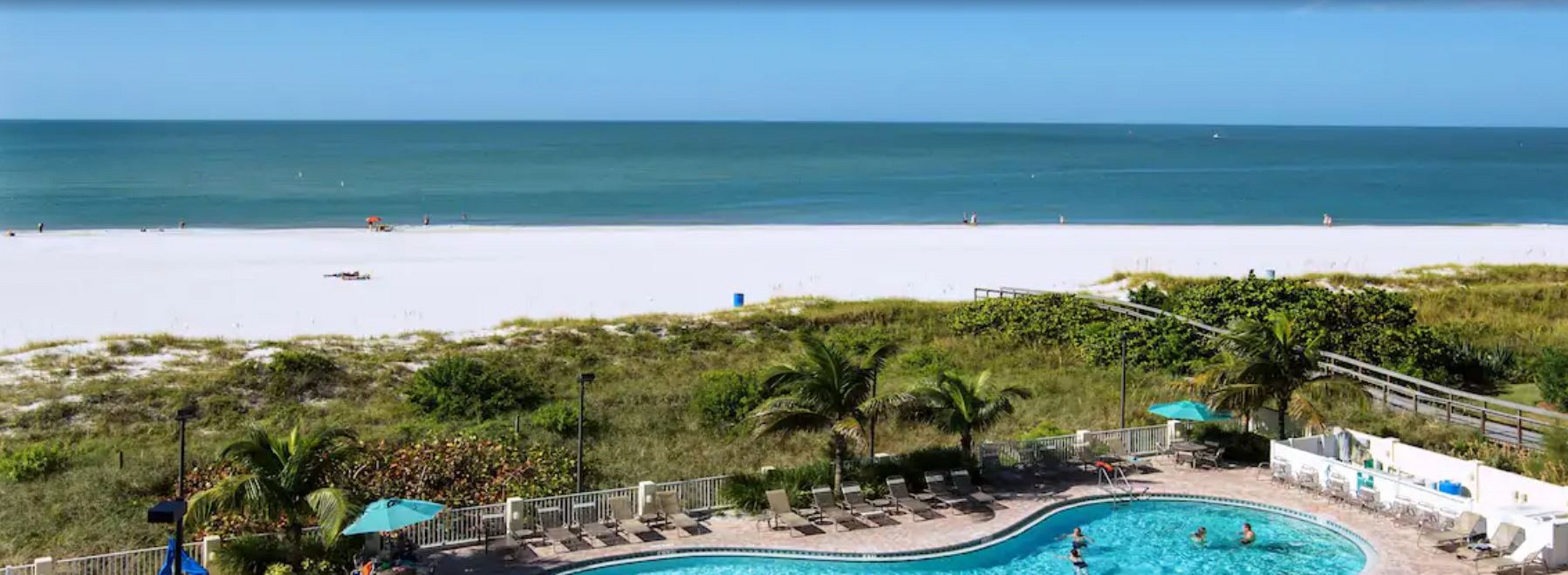 Фото Sunset Vistas Two Bedroom Beachfront Suites