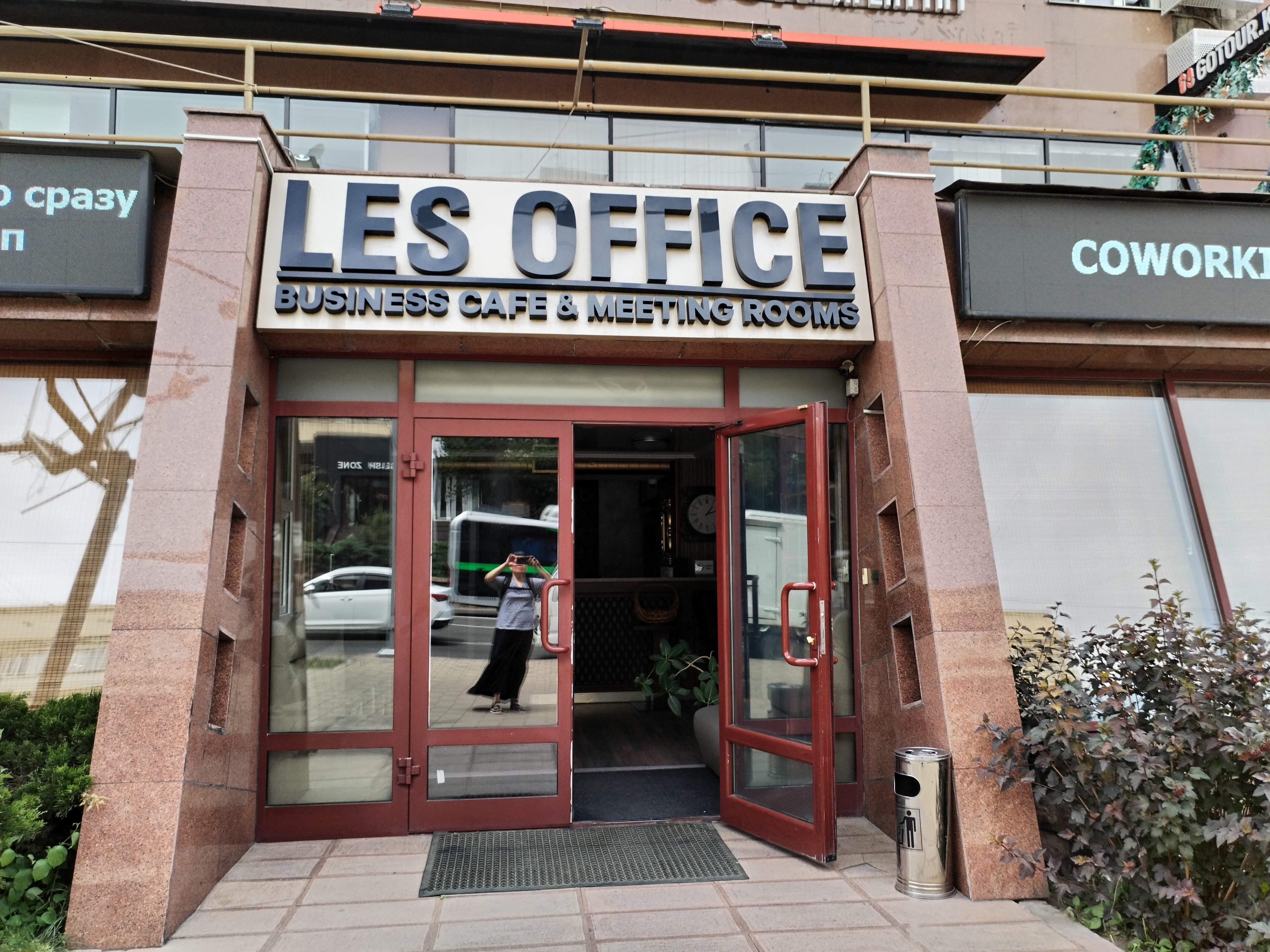 Фото L. E. S. Hostel