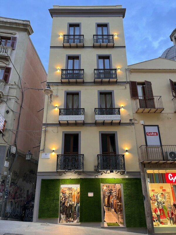 Гостиница B& x26; B Centro Storico VIA Manno