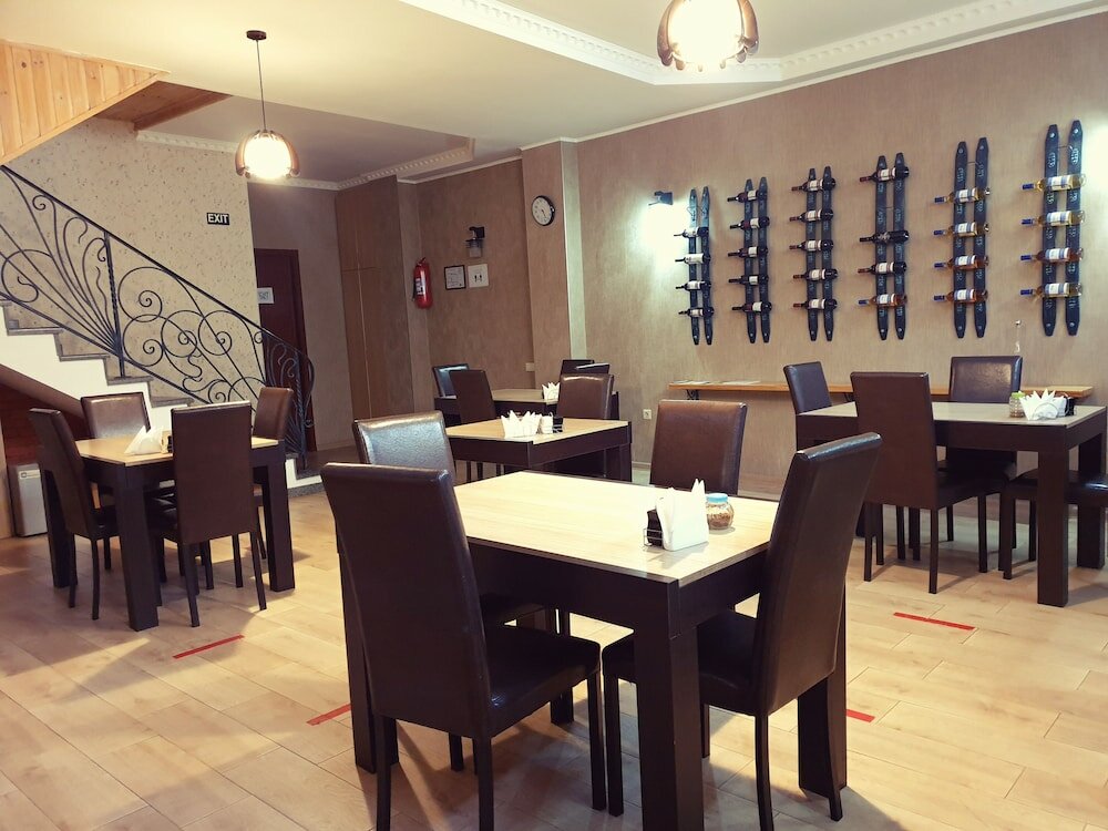 Фото Hotel Four Brothers