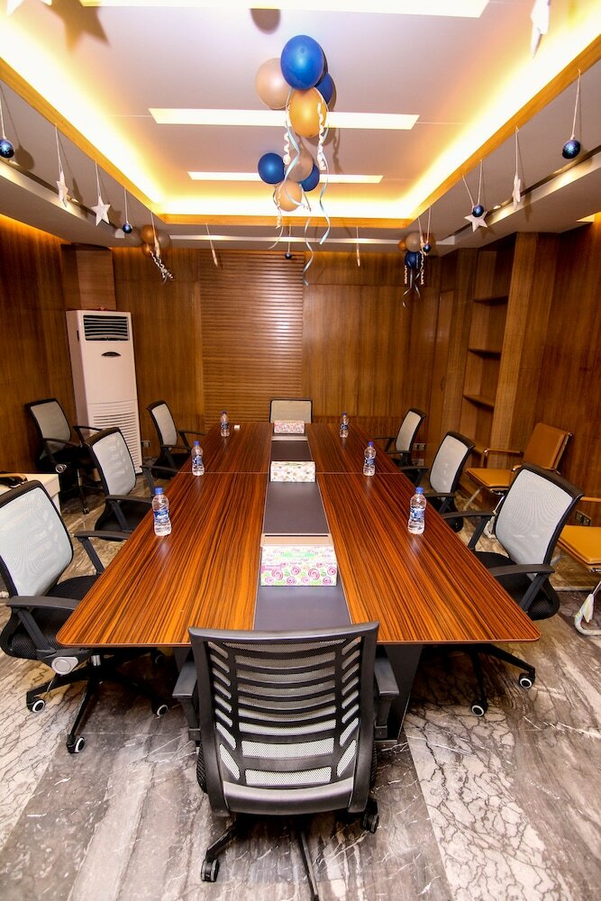 Фото Hotel Shuktara