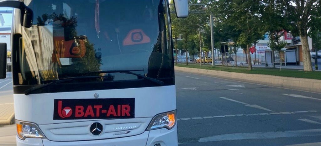 Travel agency Bat-Air Tourism, Batman, photo