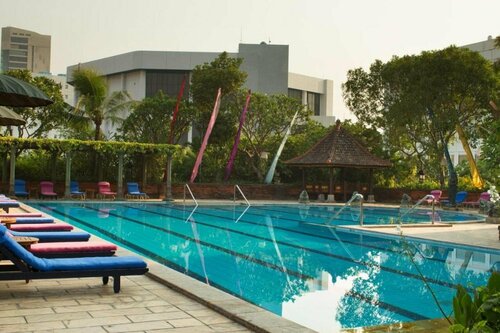 Внешний вид отеля Bumi Surabaya City Resort в Сурабой, фото 1