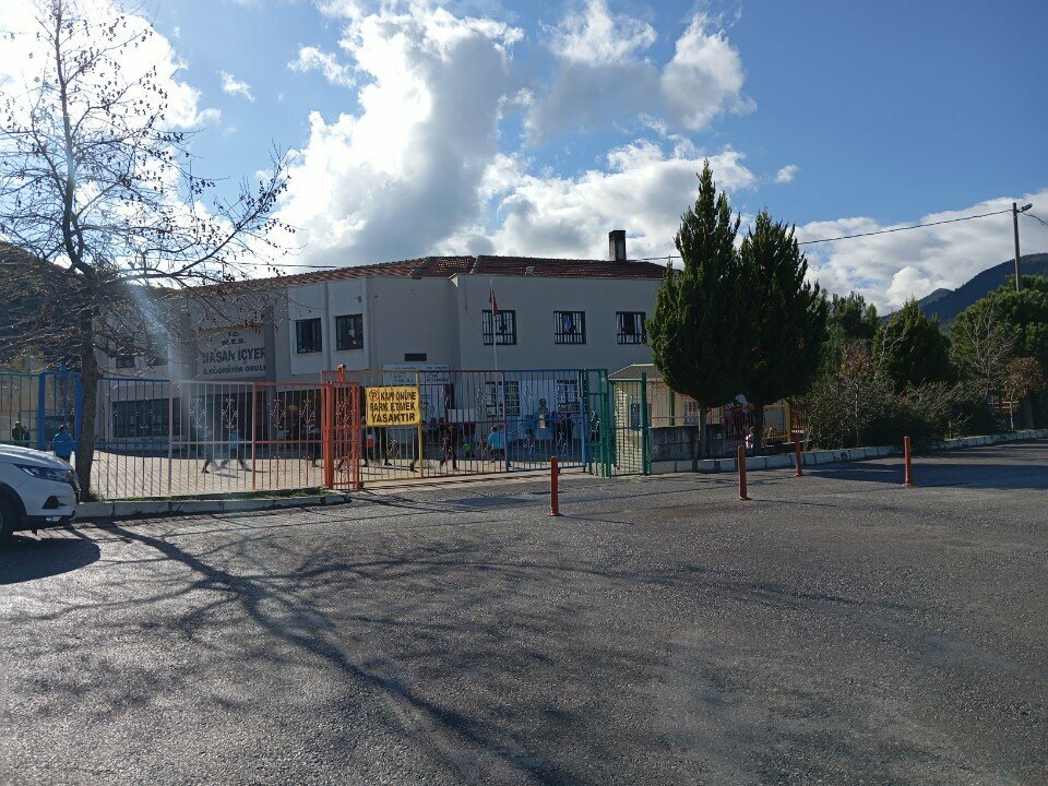 School Hasan Icyer Middle School, Izmir, photo