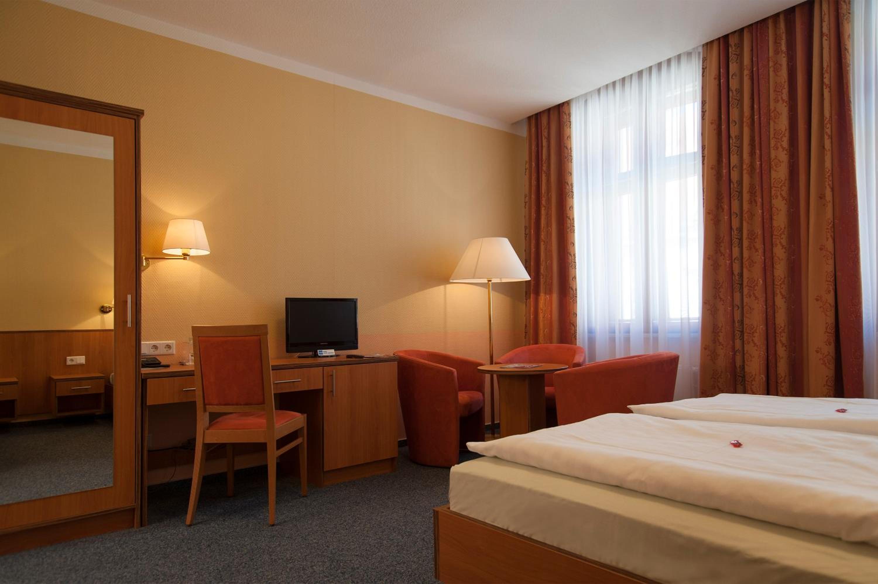 Фото отеля 2