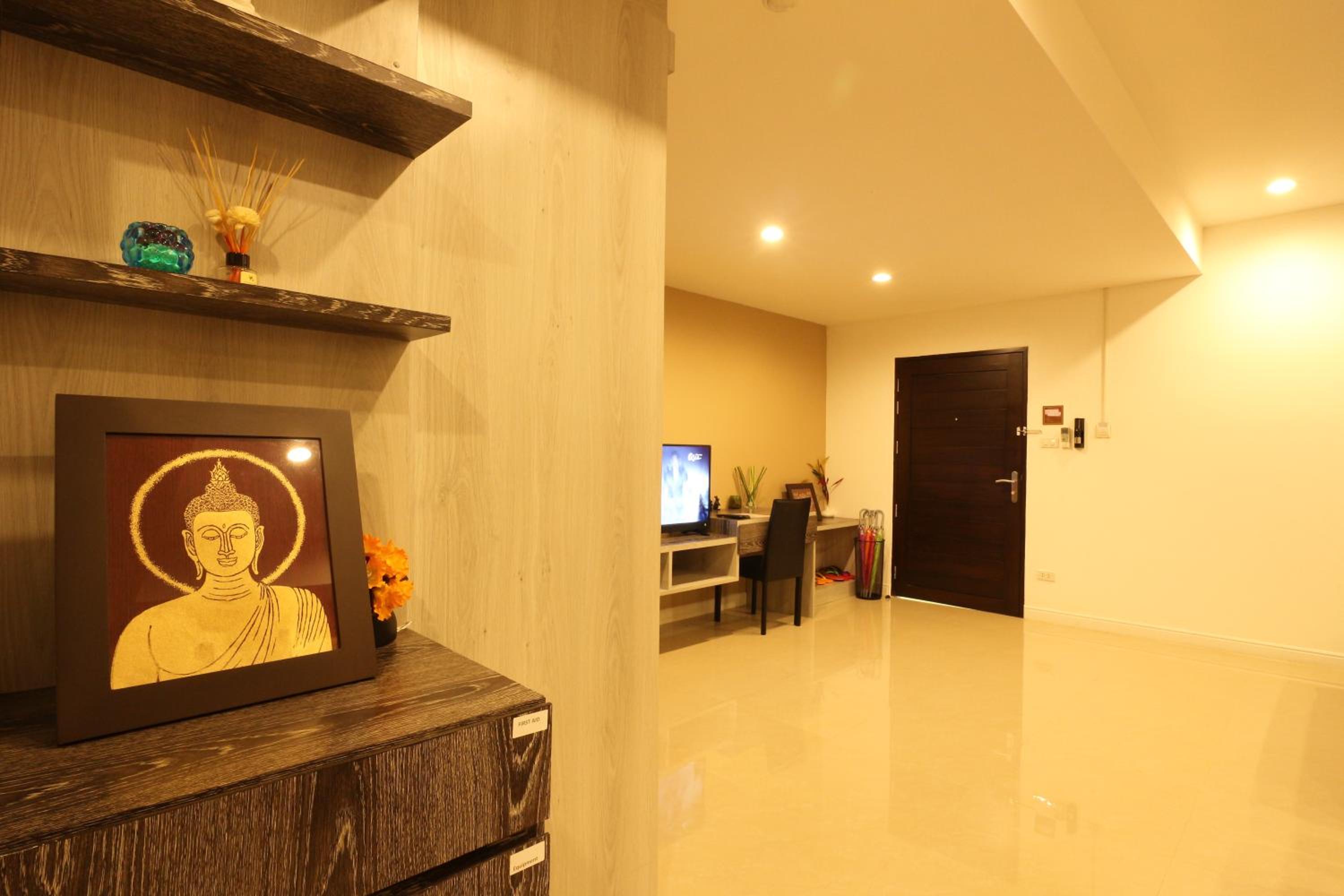 Фото Serena Sathorn Suites