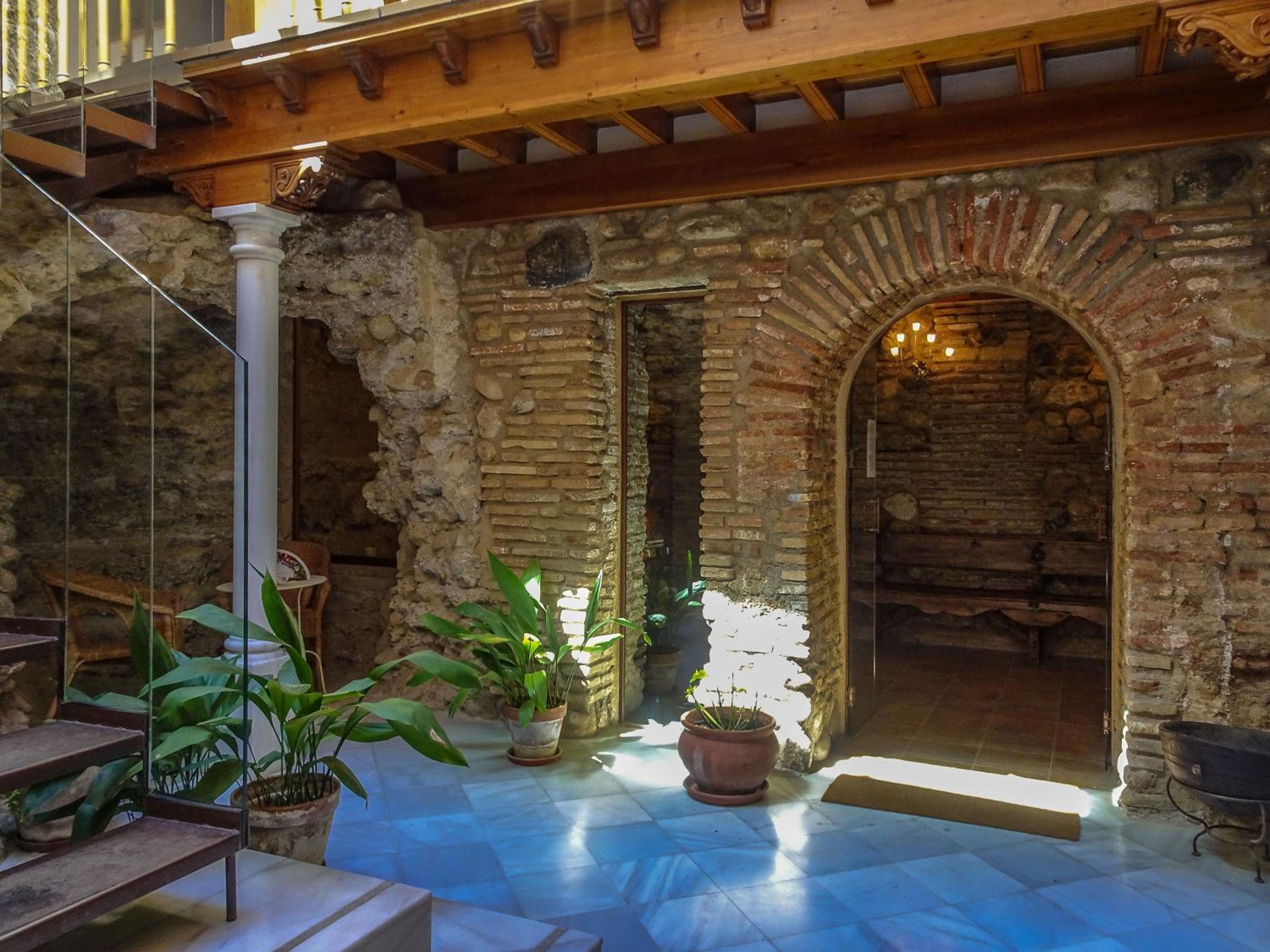 Фото Apartamentos Turisticos Alhambra