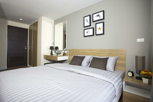 Гостиница Bbg Seaside Luxurious Service Apartment в Чонбури