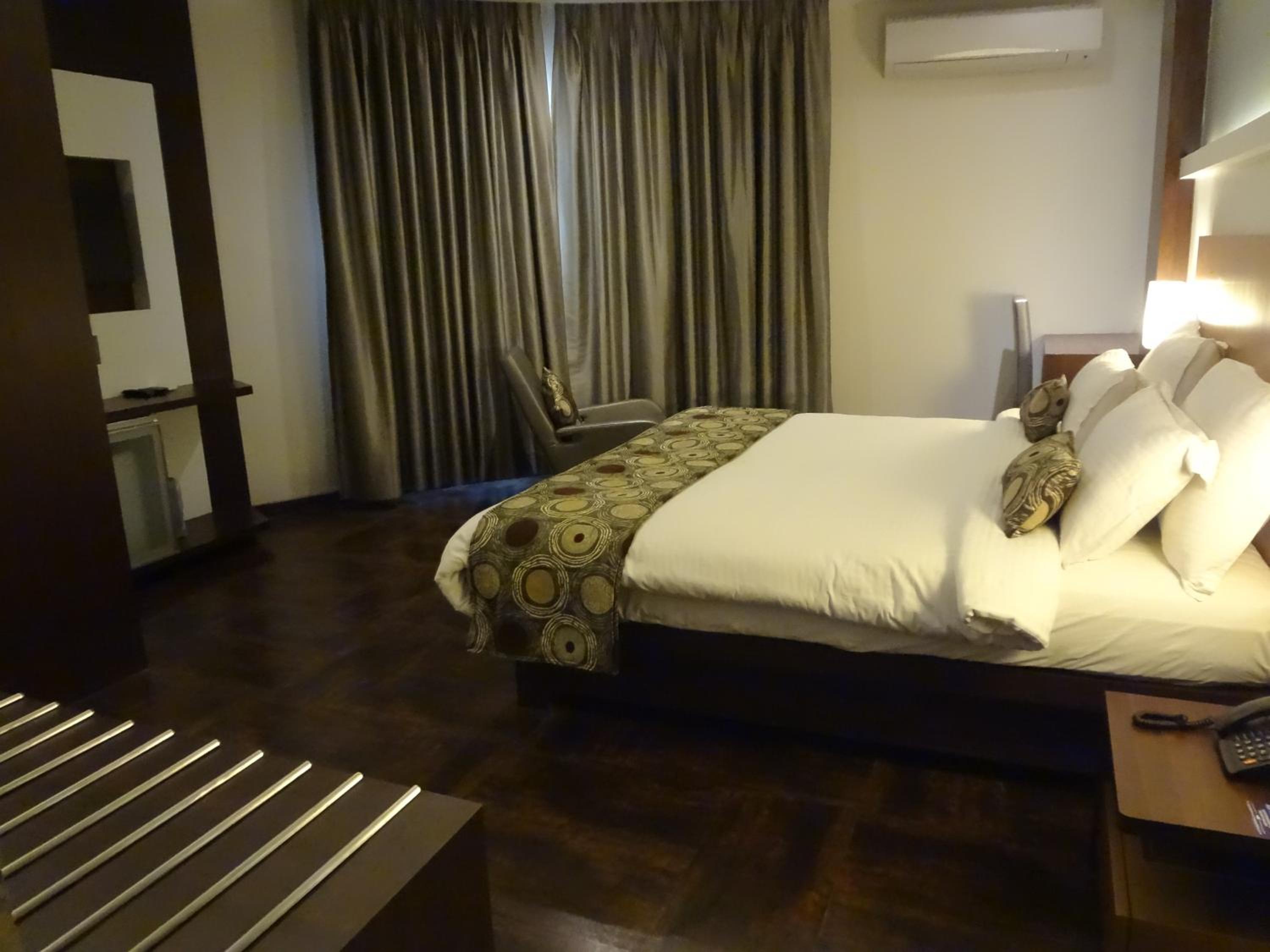 Фото Zuzu Galaxy Annex Hotel