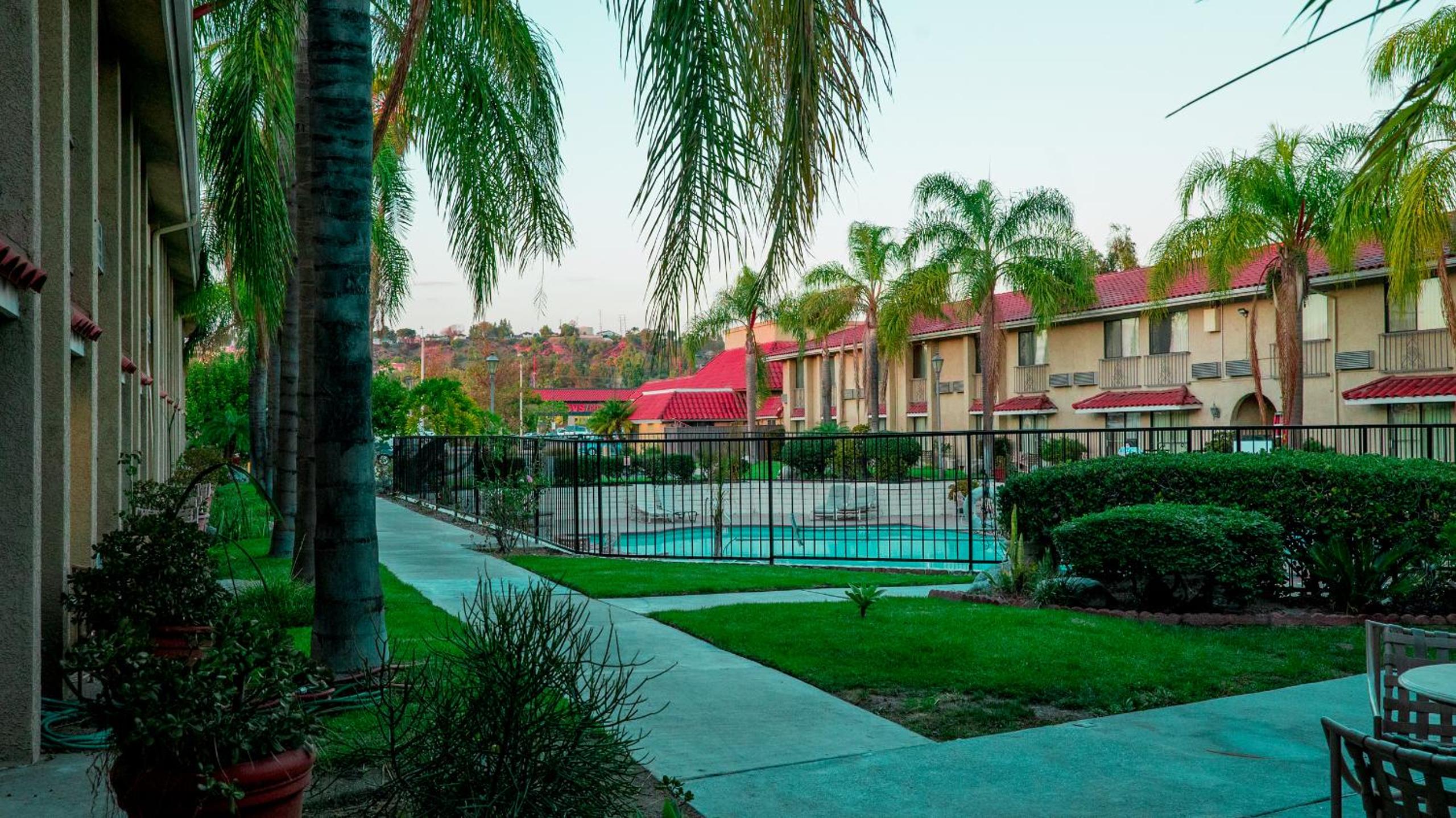 Фото Motel 6 Anaheim Hills