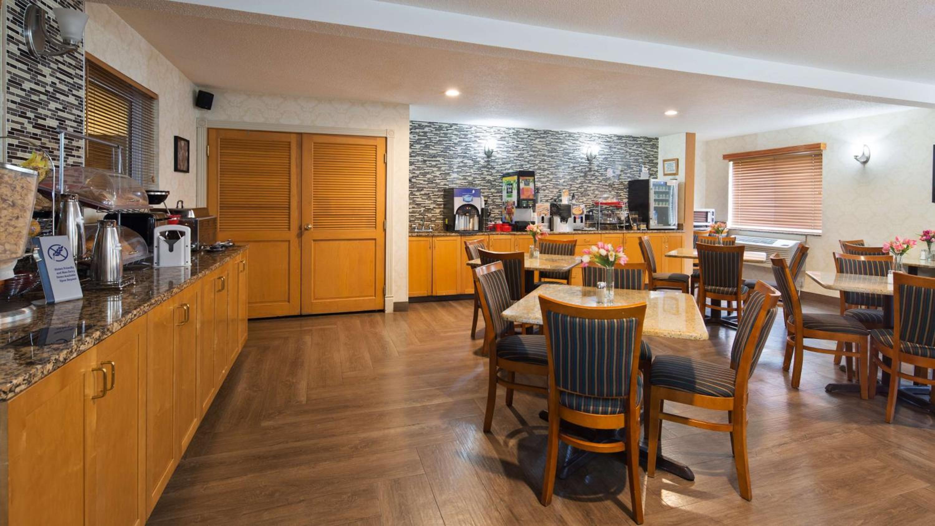 Фото Best Western New Baltimore Inn