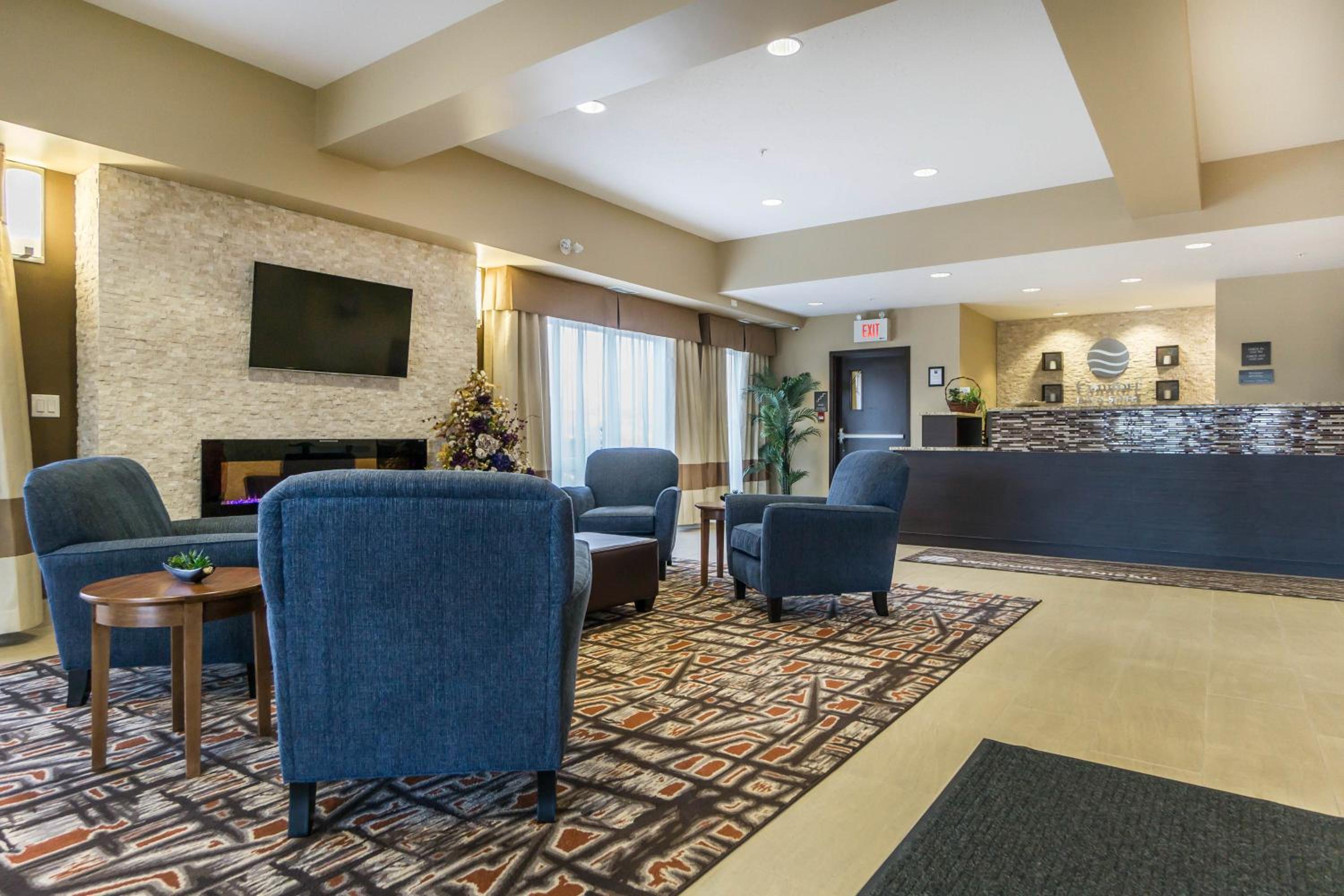 Фото Comfort Inn & Suites Edmonton International Airport