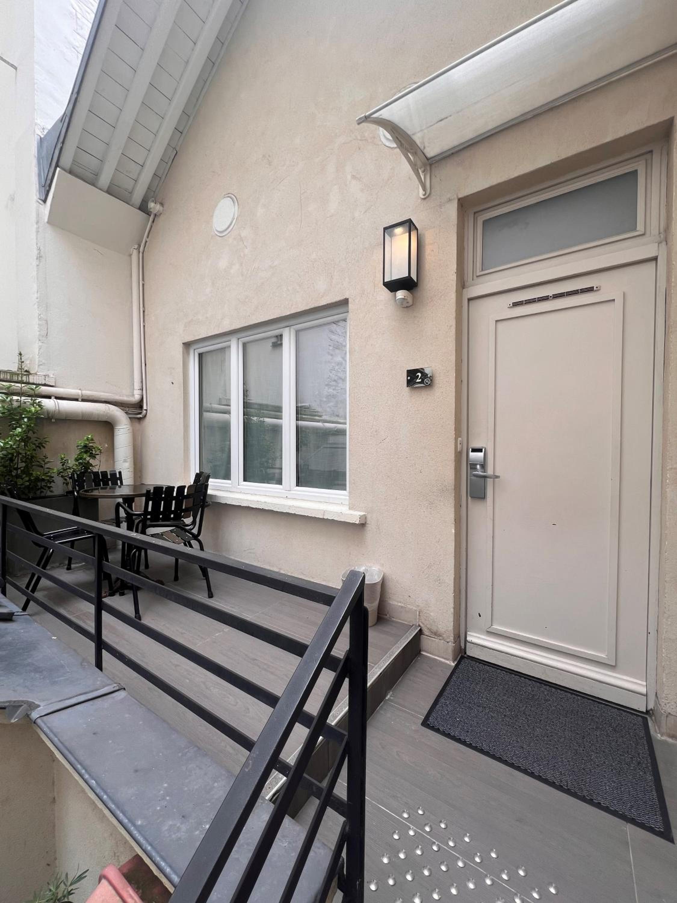 Фото Hôtel du Cadran by Collection Vesper