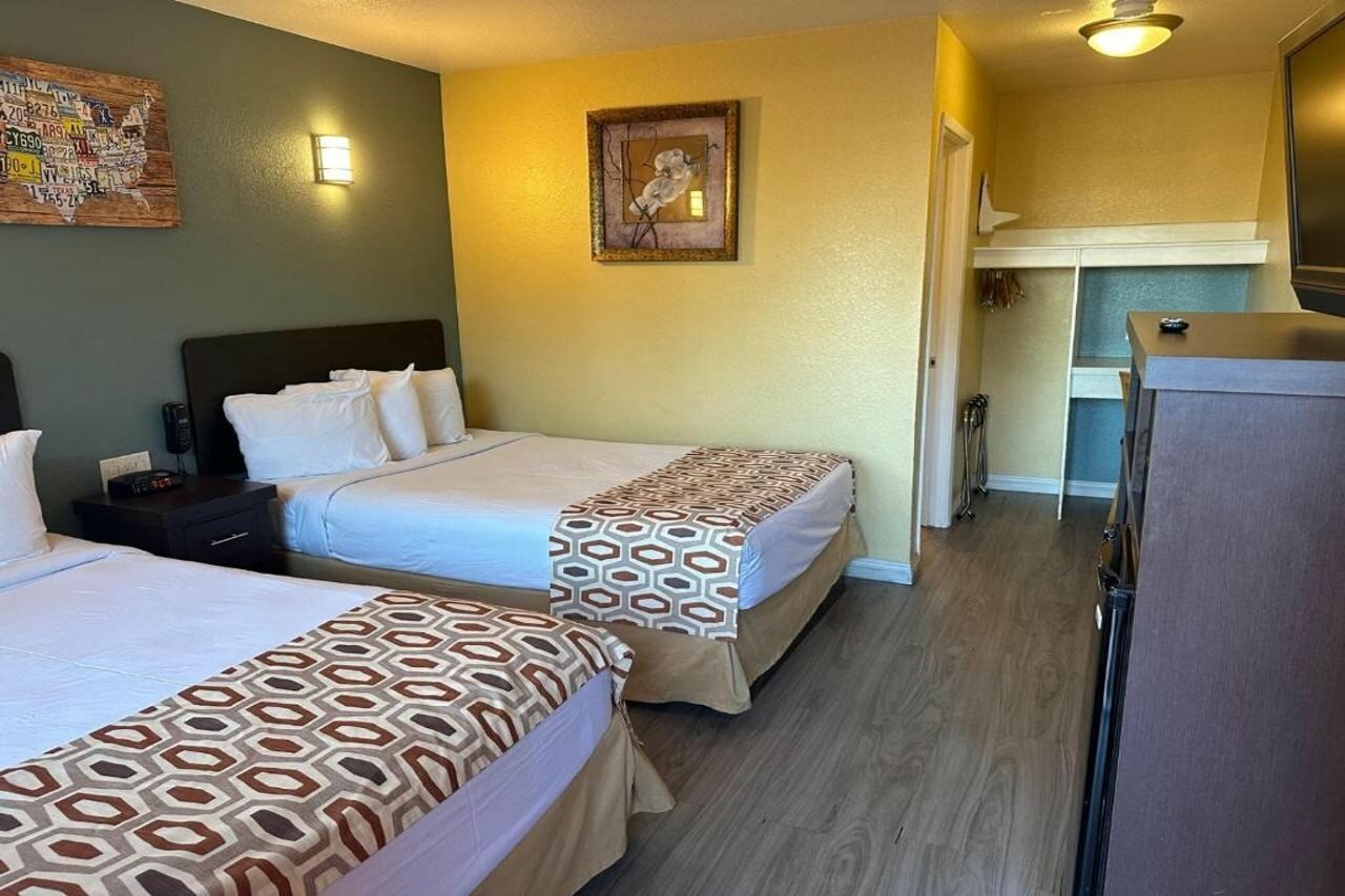 Фото Travelodge by Wyndham Oceanside