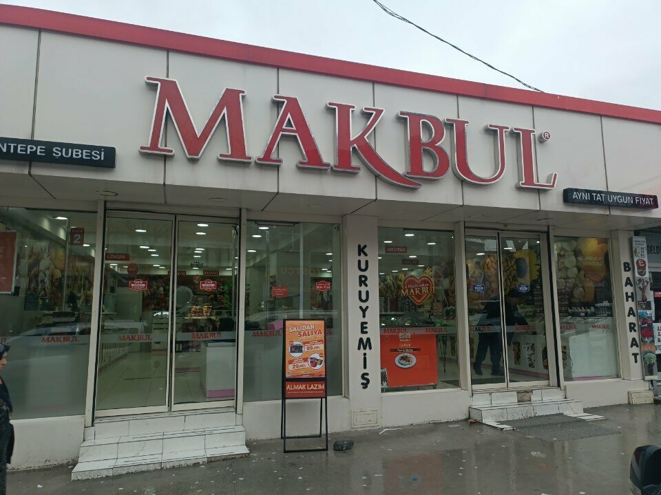 Nuts, snacks, dried fruits Makbul, Istanbul, photo