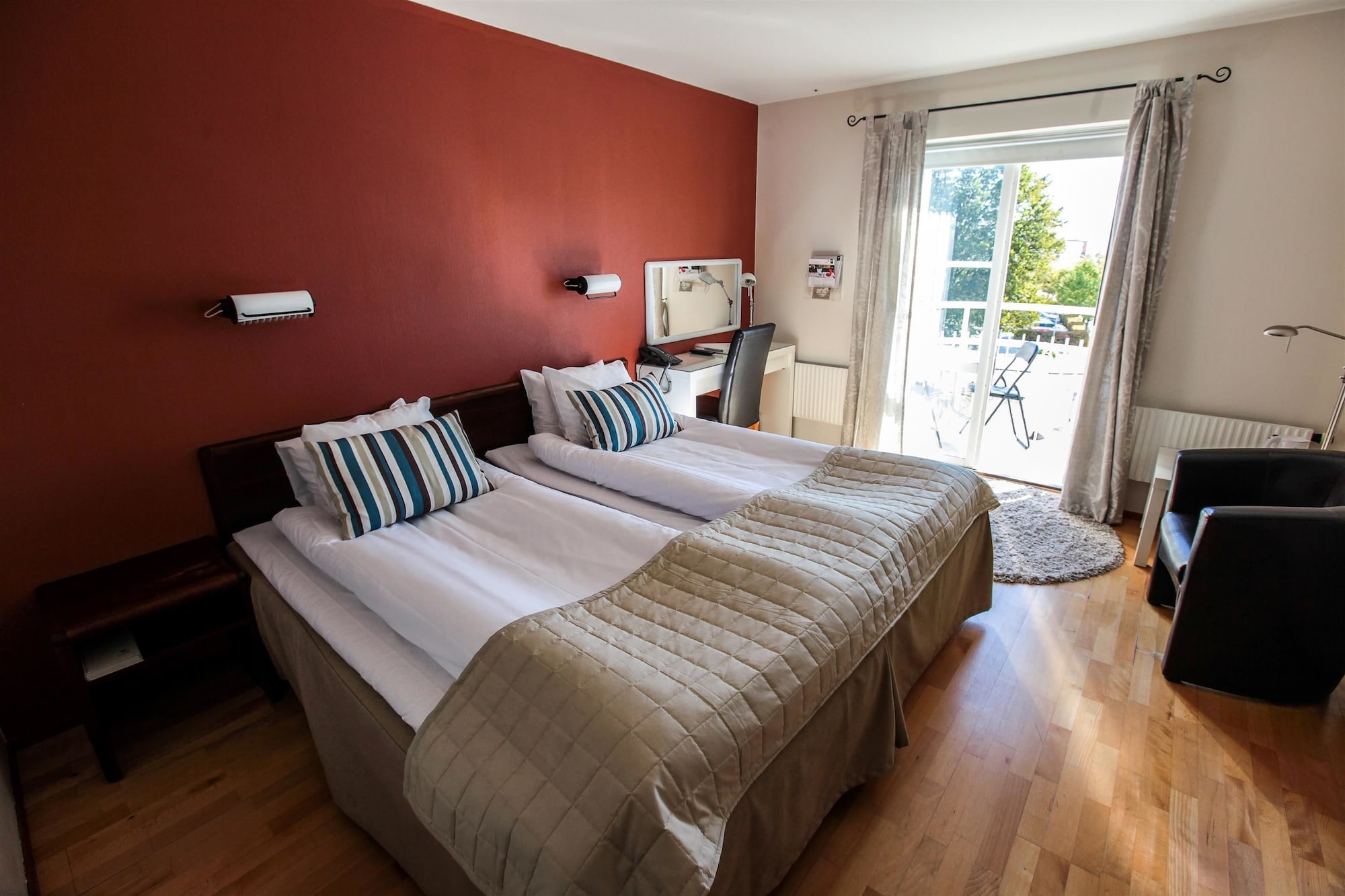 Фото отеля 2