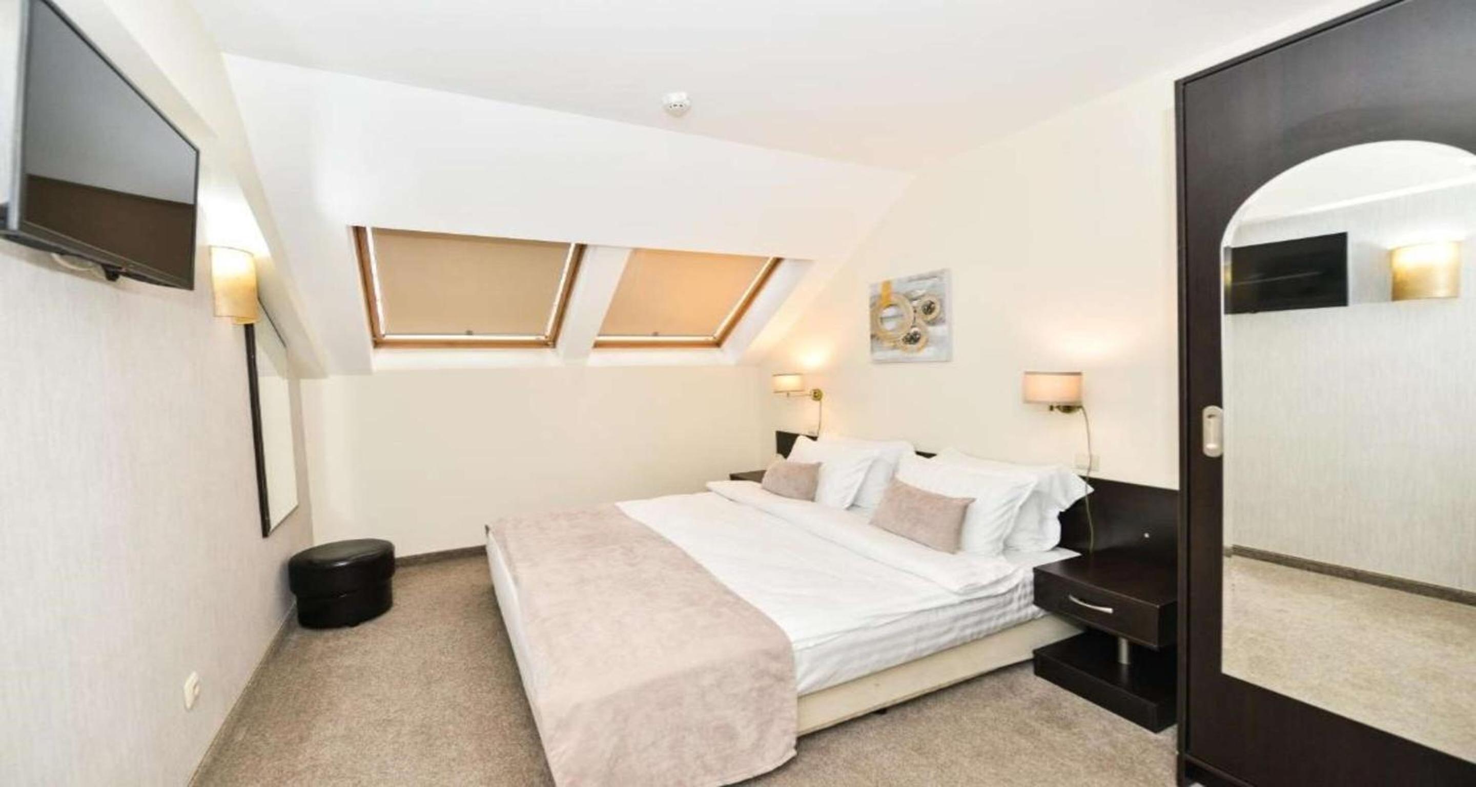 Фото Art Plaza Hotel