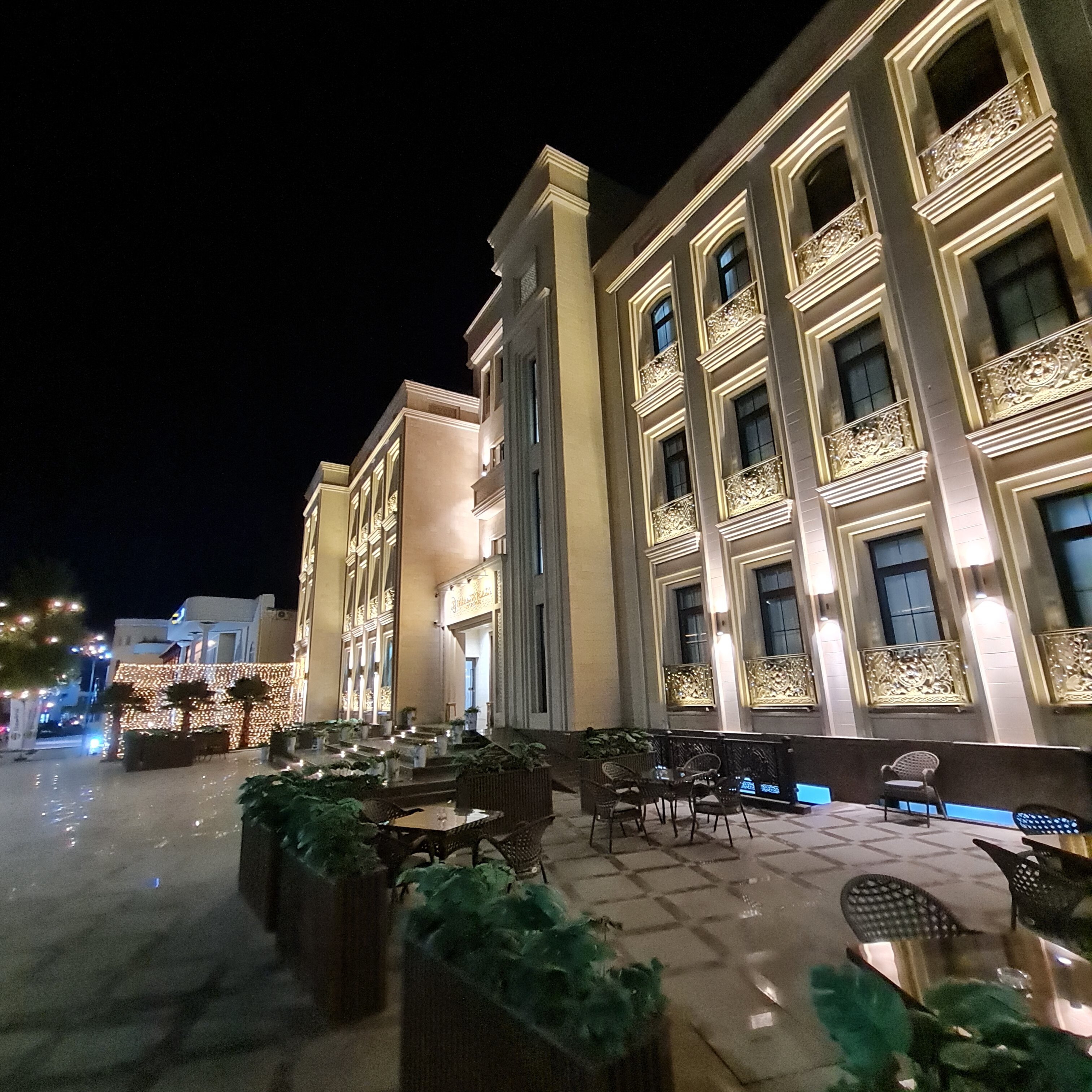 Фото Paradise Plaza Luxury Hotel