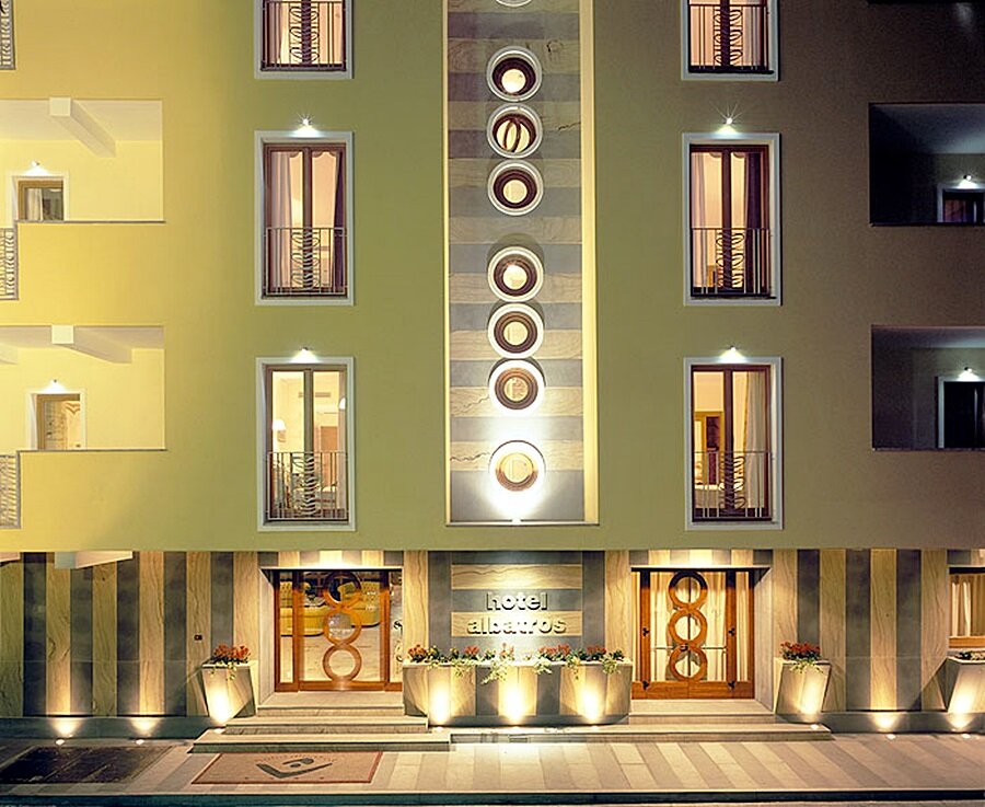 Фото отеля 2