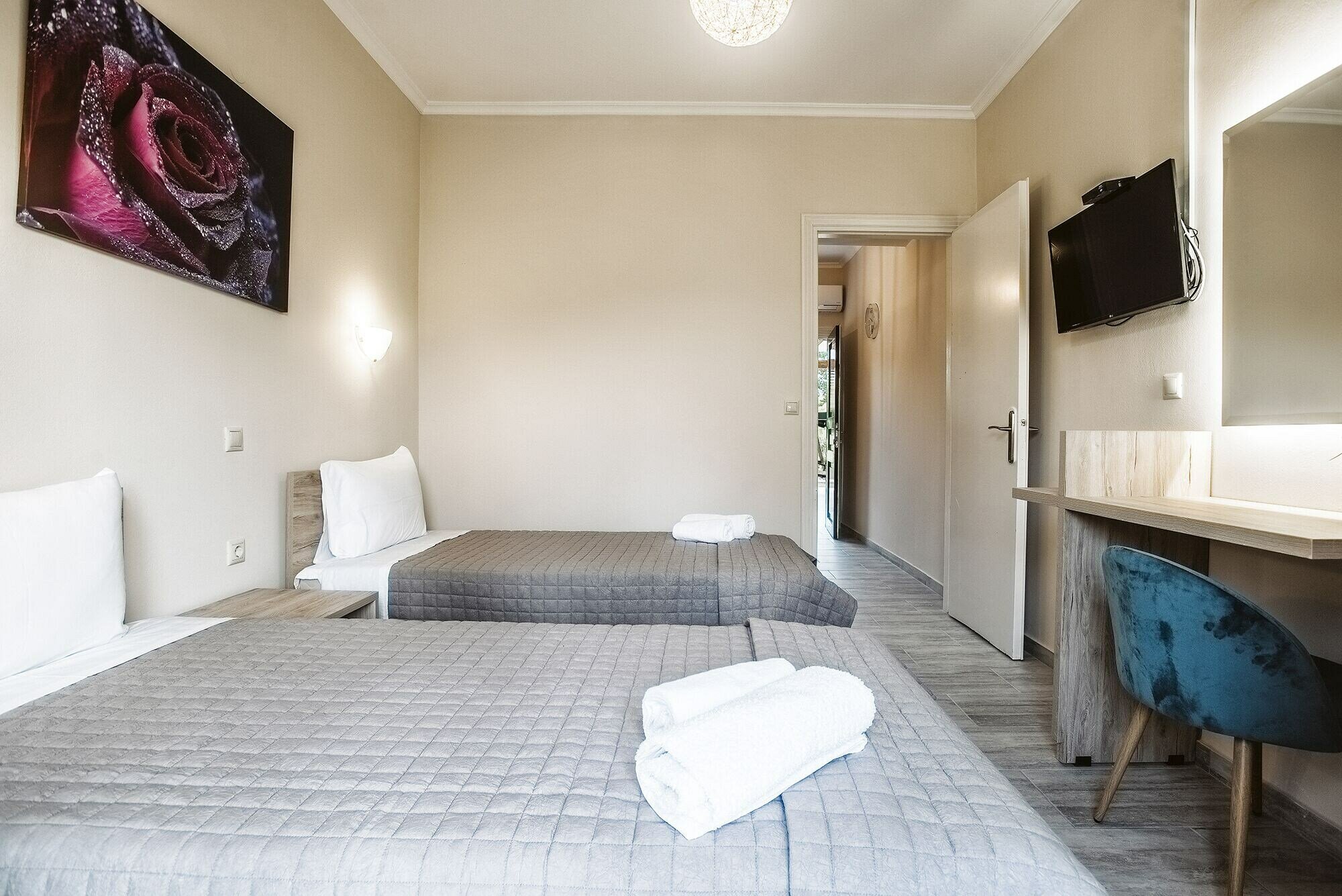 Фото Potamos Apartments