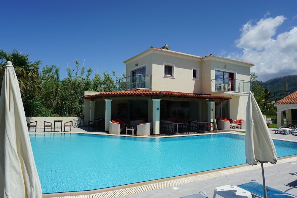 Фото SunRose Beach Aparthotel