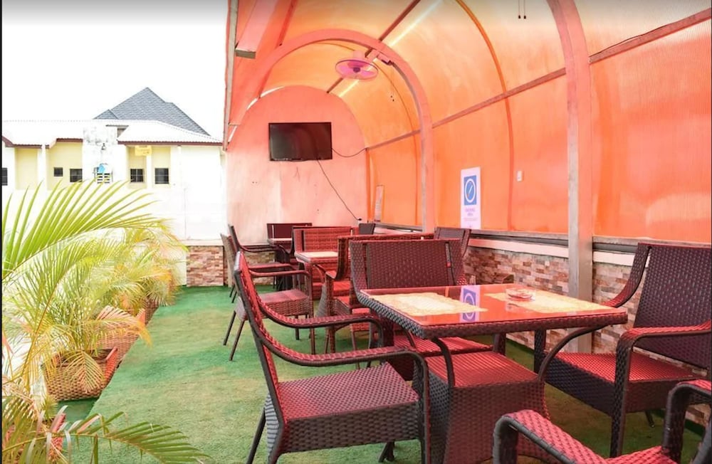 Фото Chariot Hotel