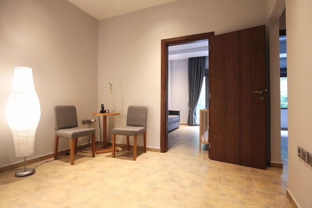 Фото Meni Apartments Hotel