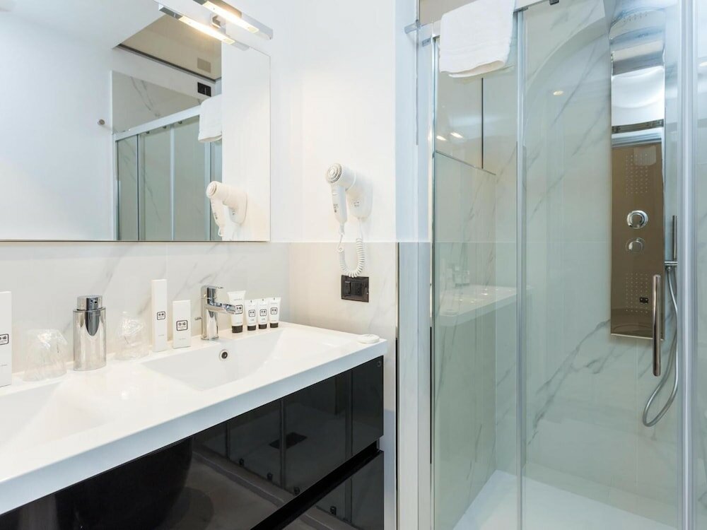 Фото Queen Palace Suites