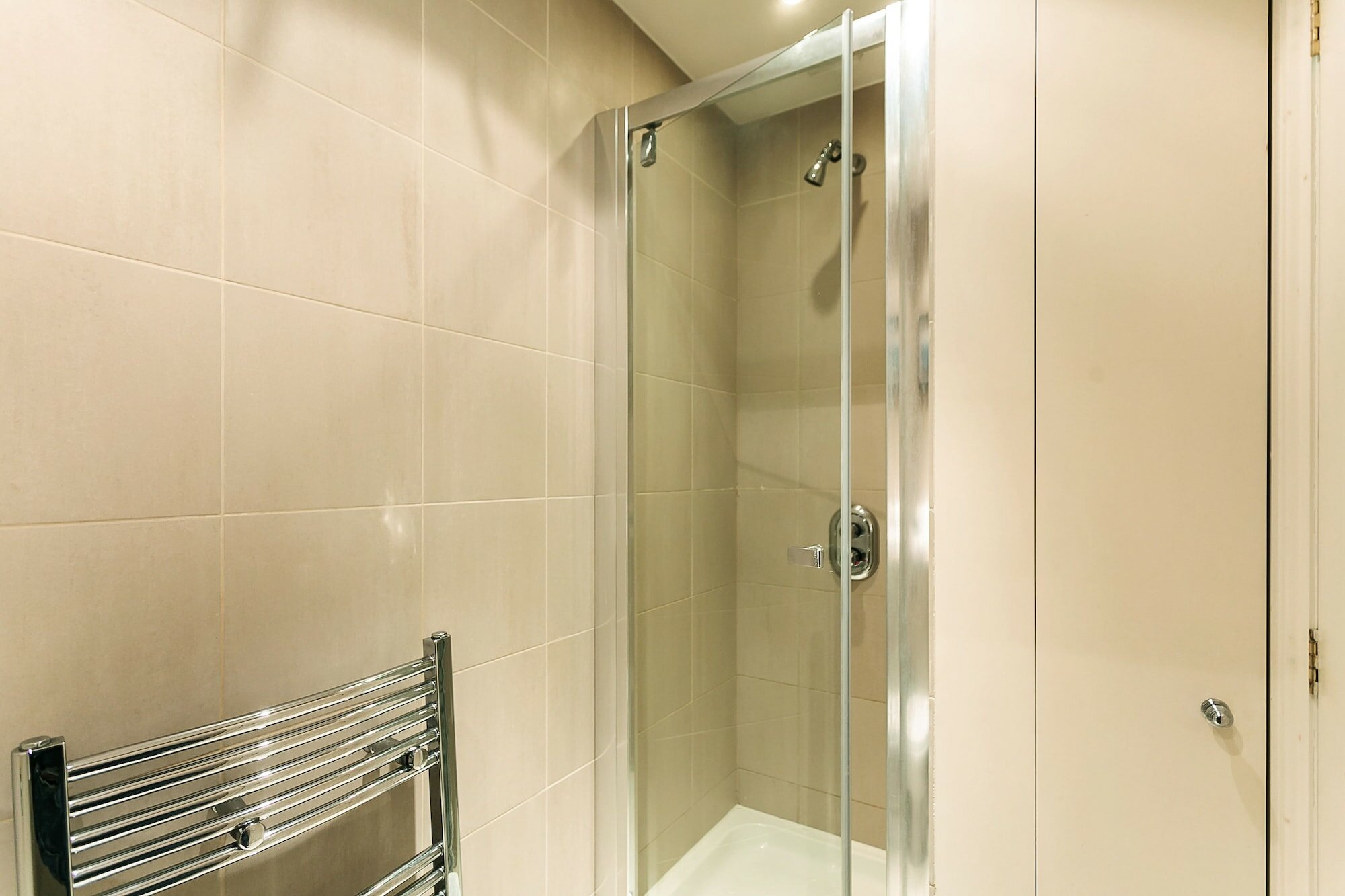 Фото Earl's Court - Longridge Road