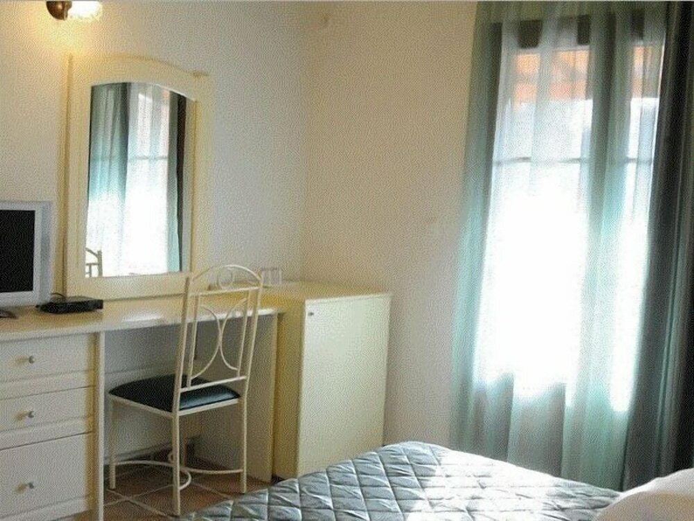 Фото Skiathos Island Suites