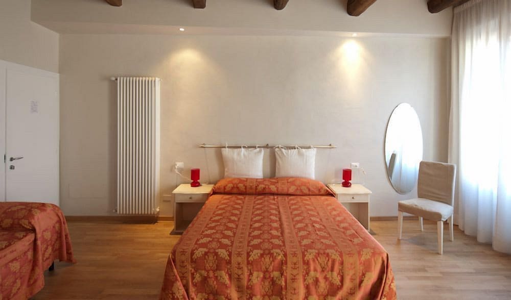 Фото Honey Rooms Ferrara