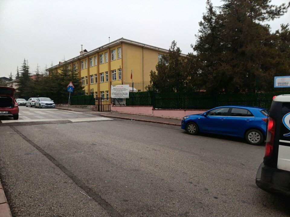 School Metin Emiroglu Middle School, Ankara, photo