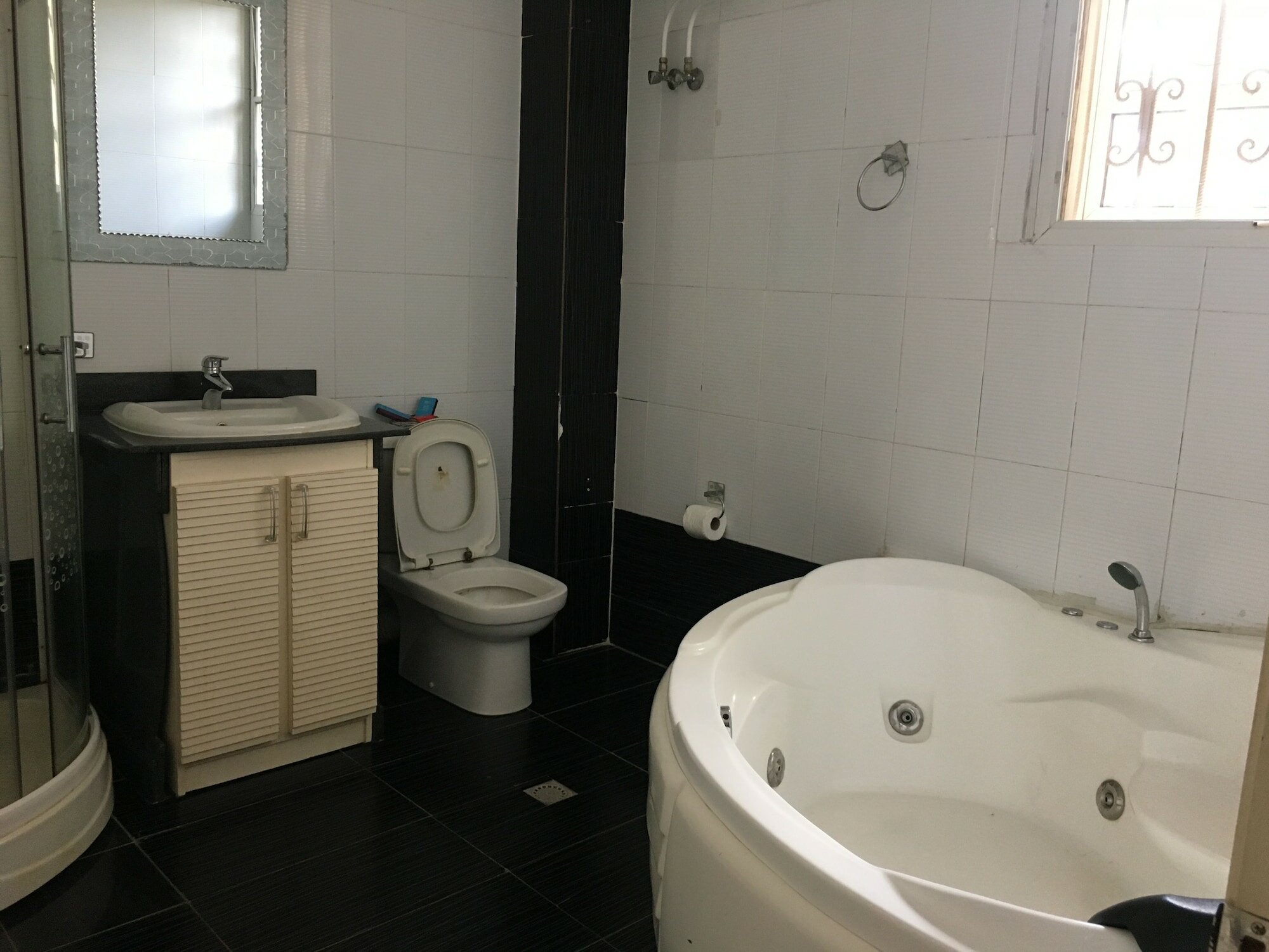 Фото Bates Place Apartments