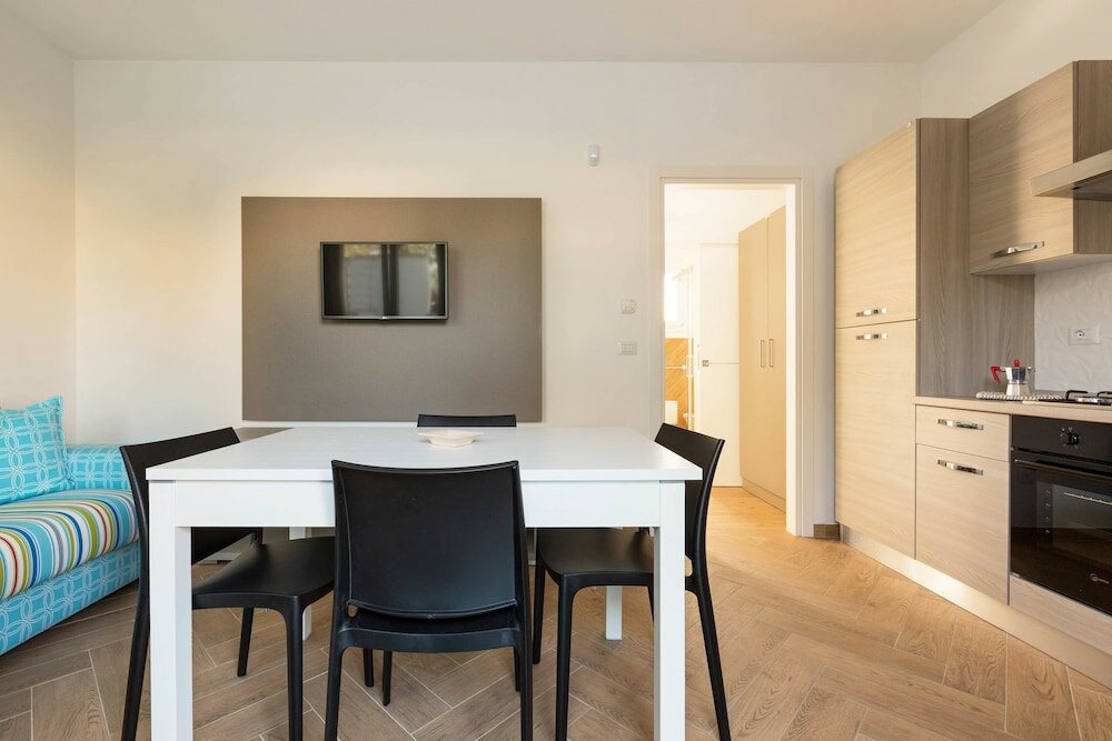 Фото Absolute Suite Apartments