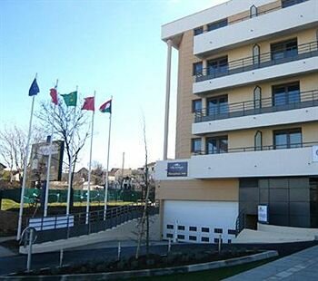 Гостиница Villa Bellagio Hôtels & Résidences в Л'Э-ле-Розе