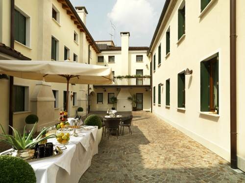 Hotel & x26; Residence Roma