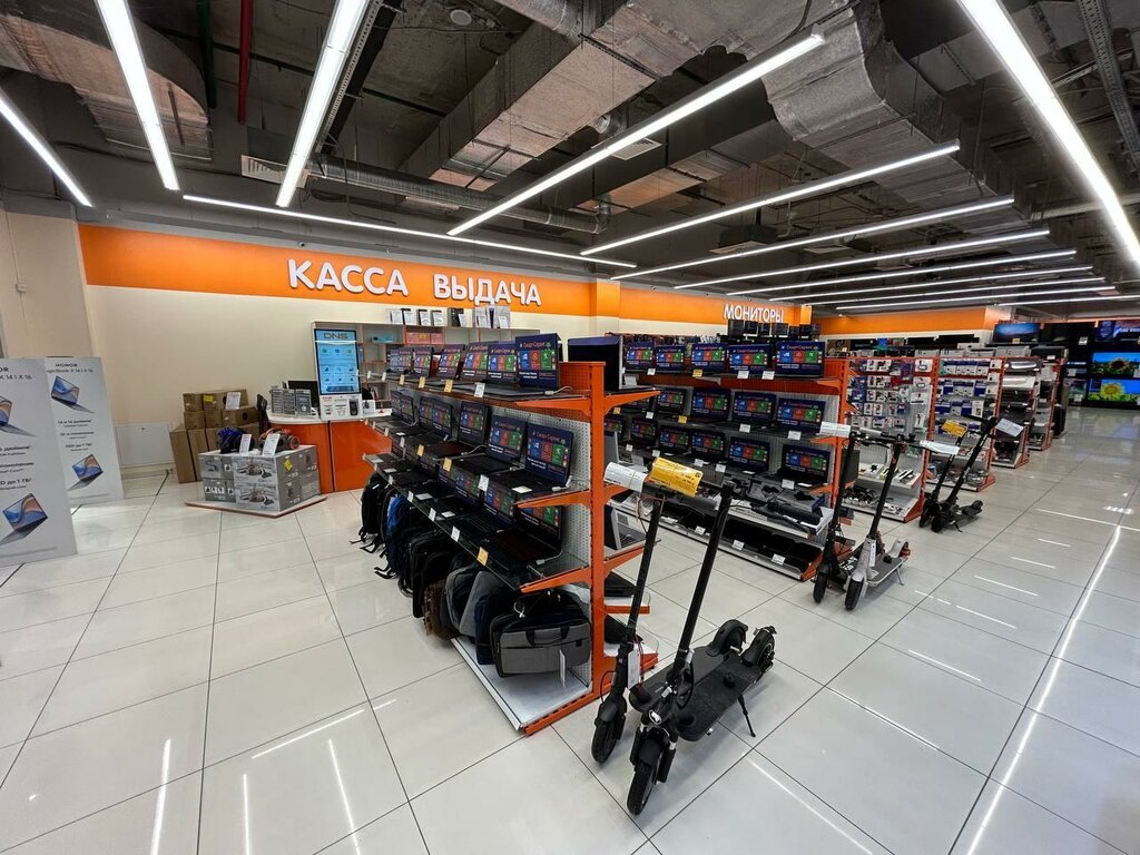 Electronics store DNS, Moscow, photo