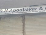 R. H Aboobakar (Kharadar, M. A. Jinnah Road, 5), clothing store
