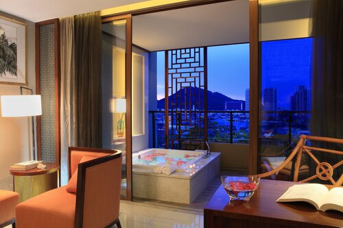 Гостиница Four Seasons Ocean Courtyard Hotel Sanya в Дадунхае
