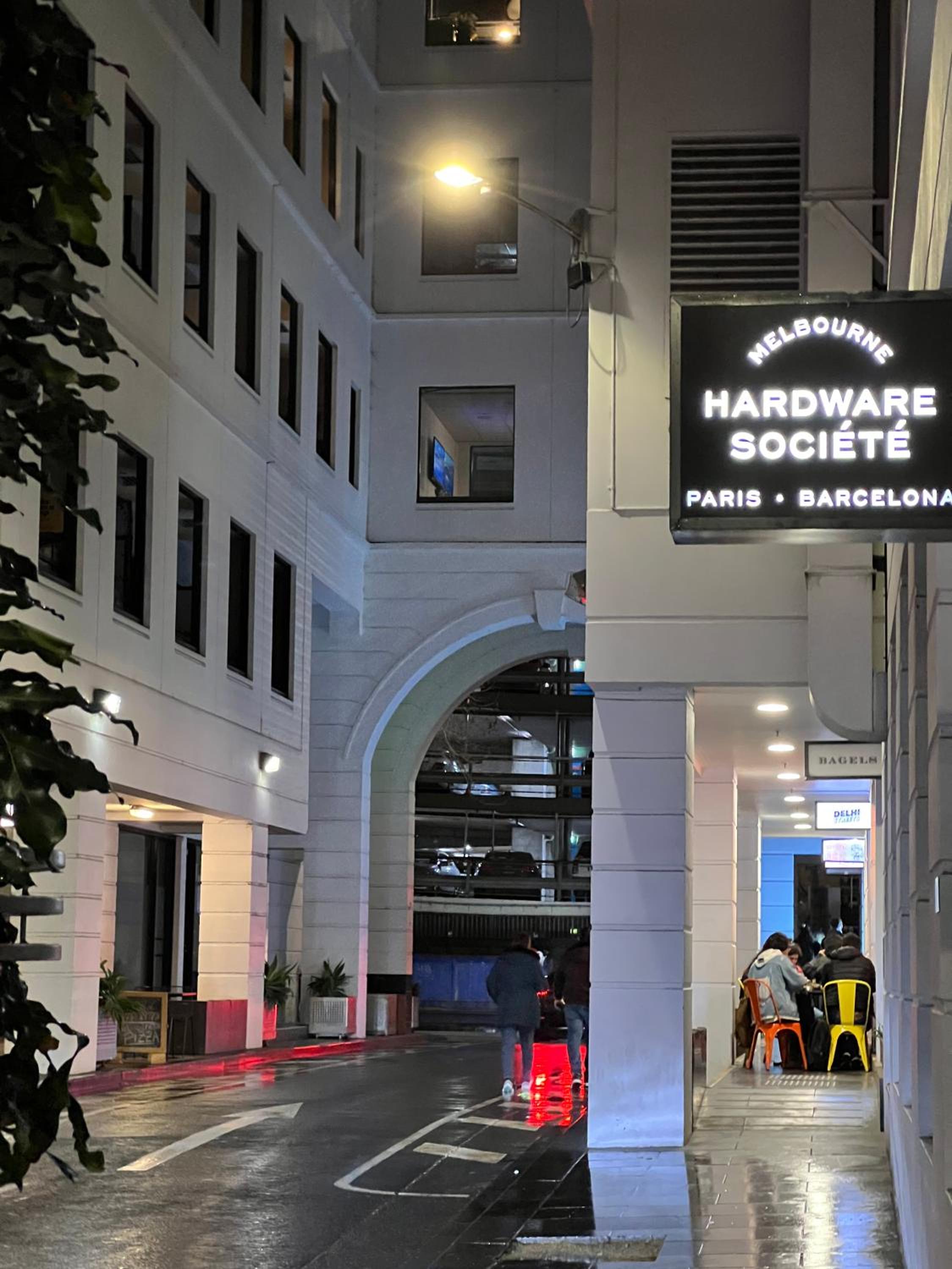 Фото Aura On Flinders Serviced Apartments