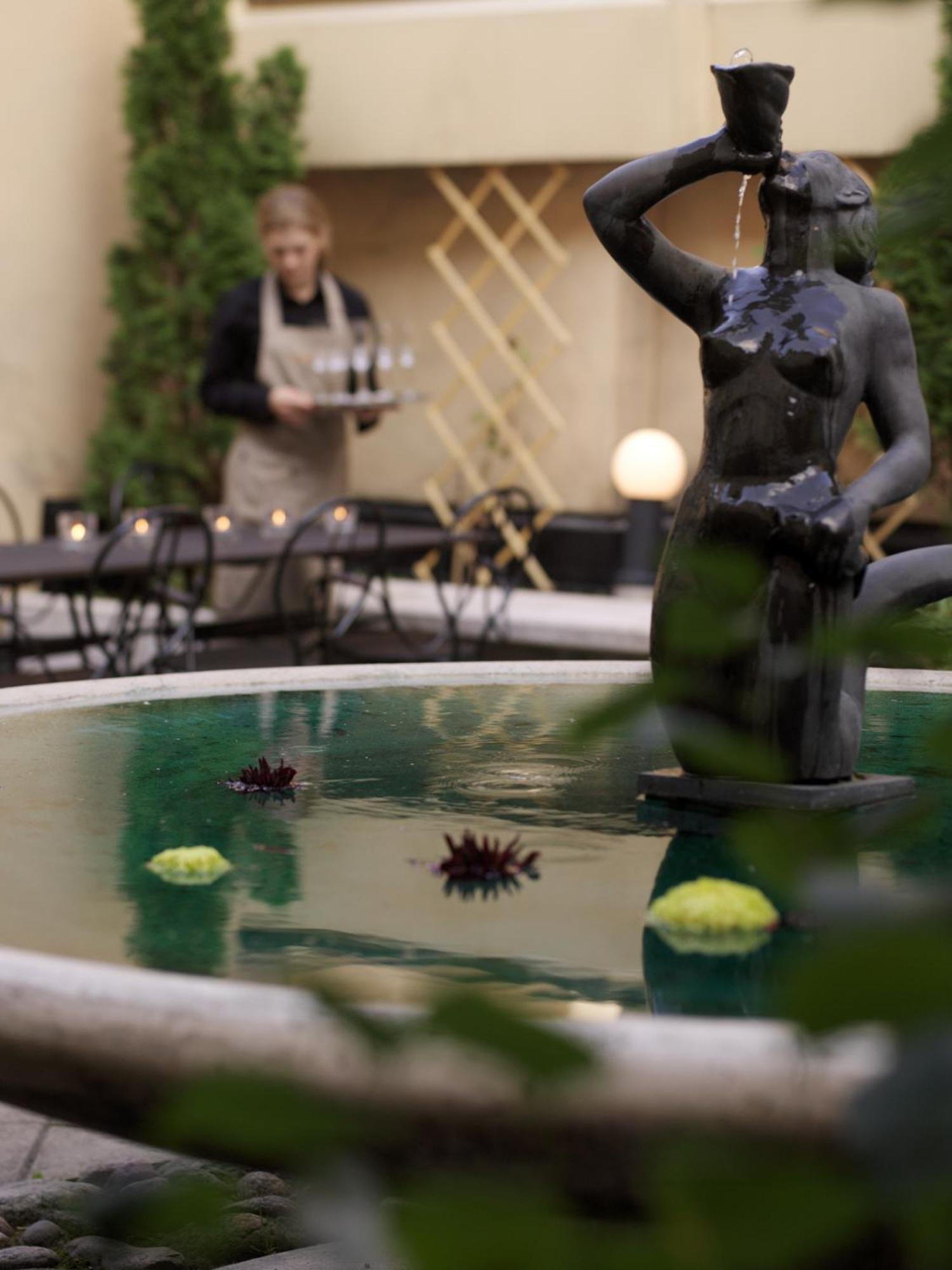 Фото Collector's Victory Hotel