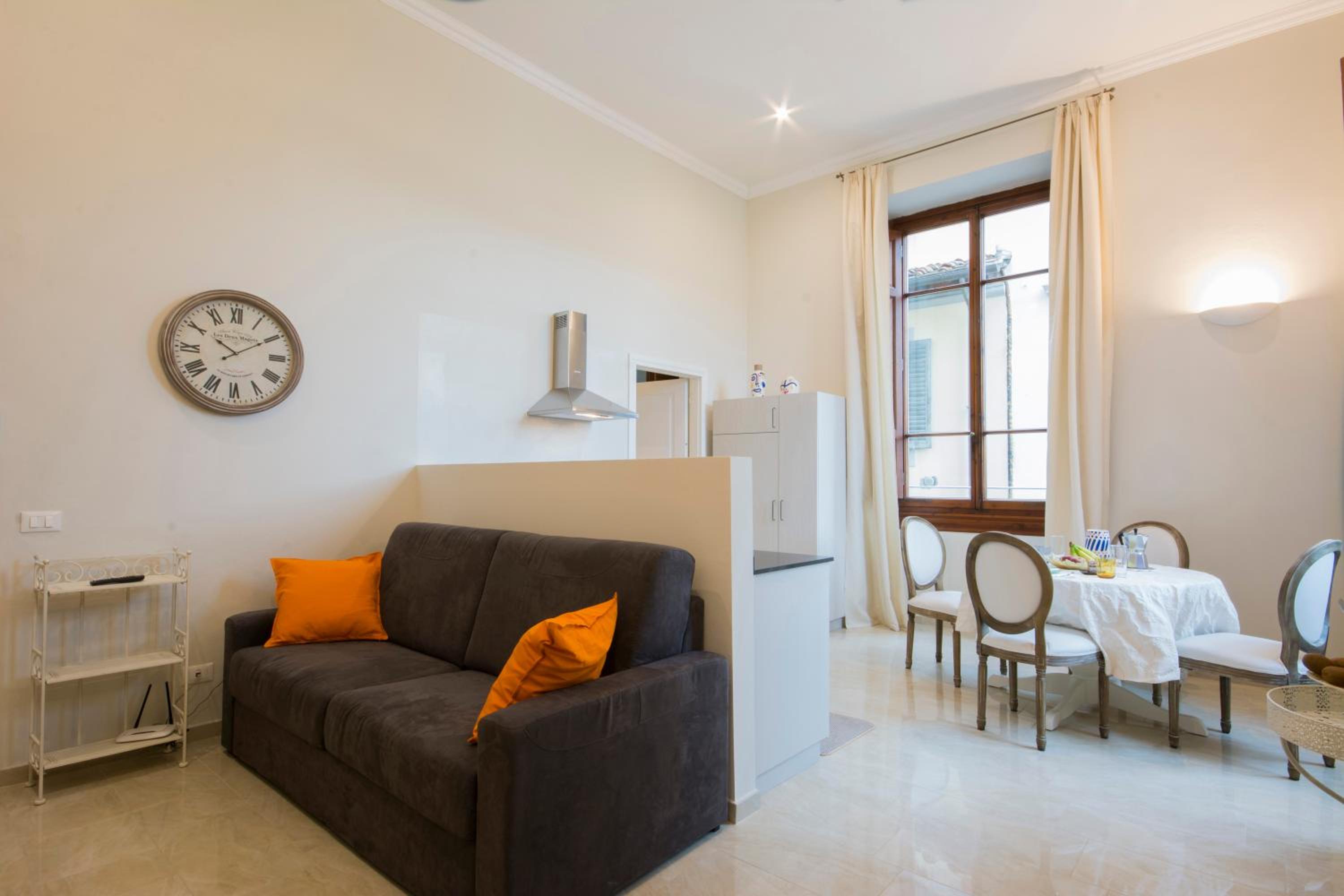 Фото Iris Apartments