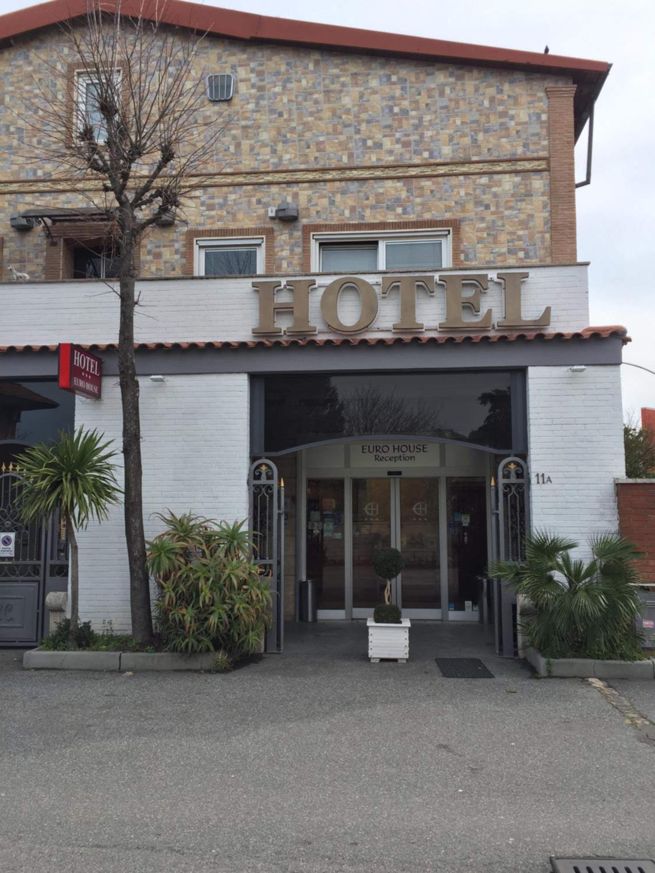 Фото отеля 1