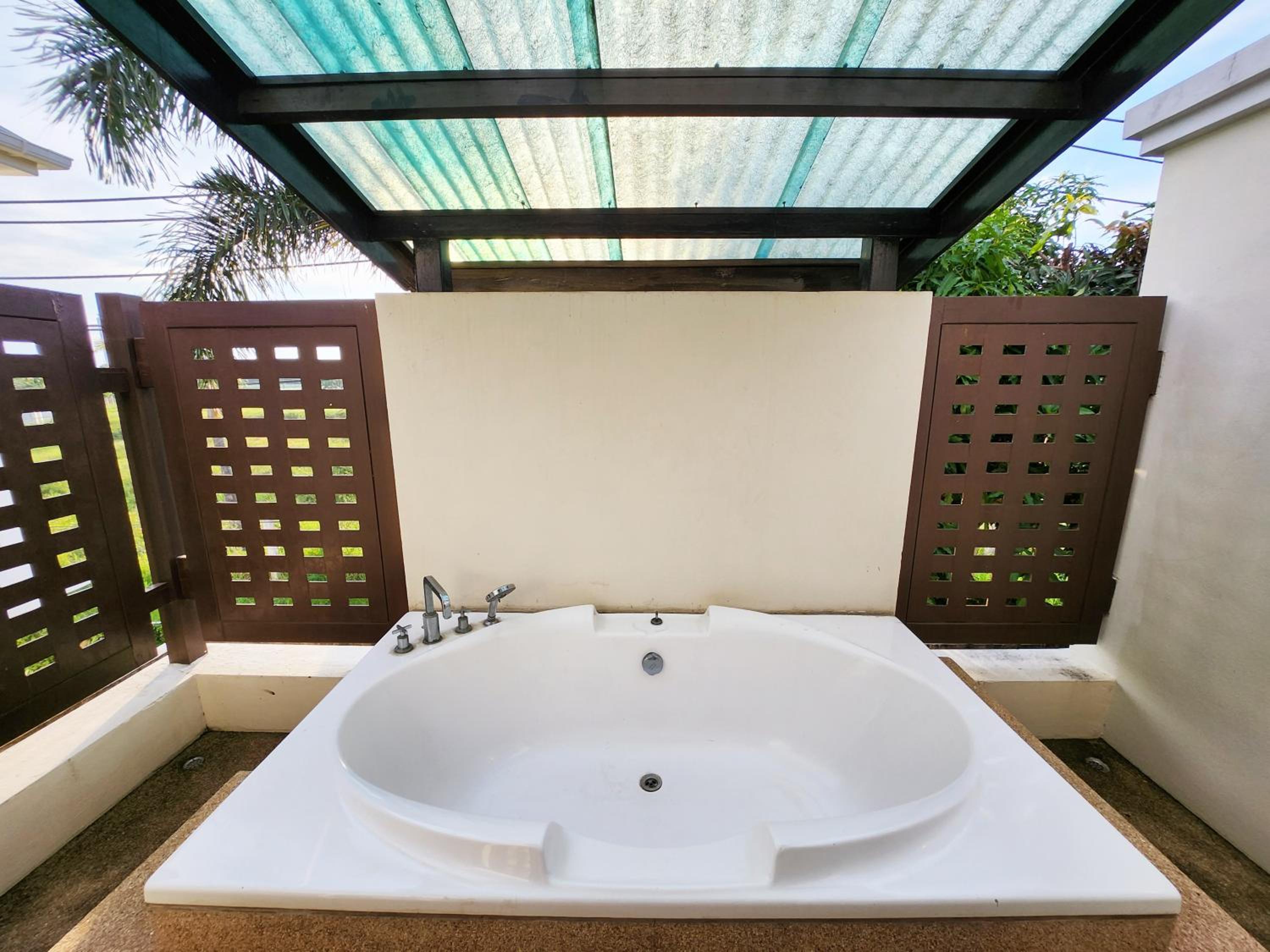 Фото Punnapha Pool Villa Pattaya