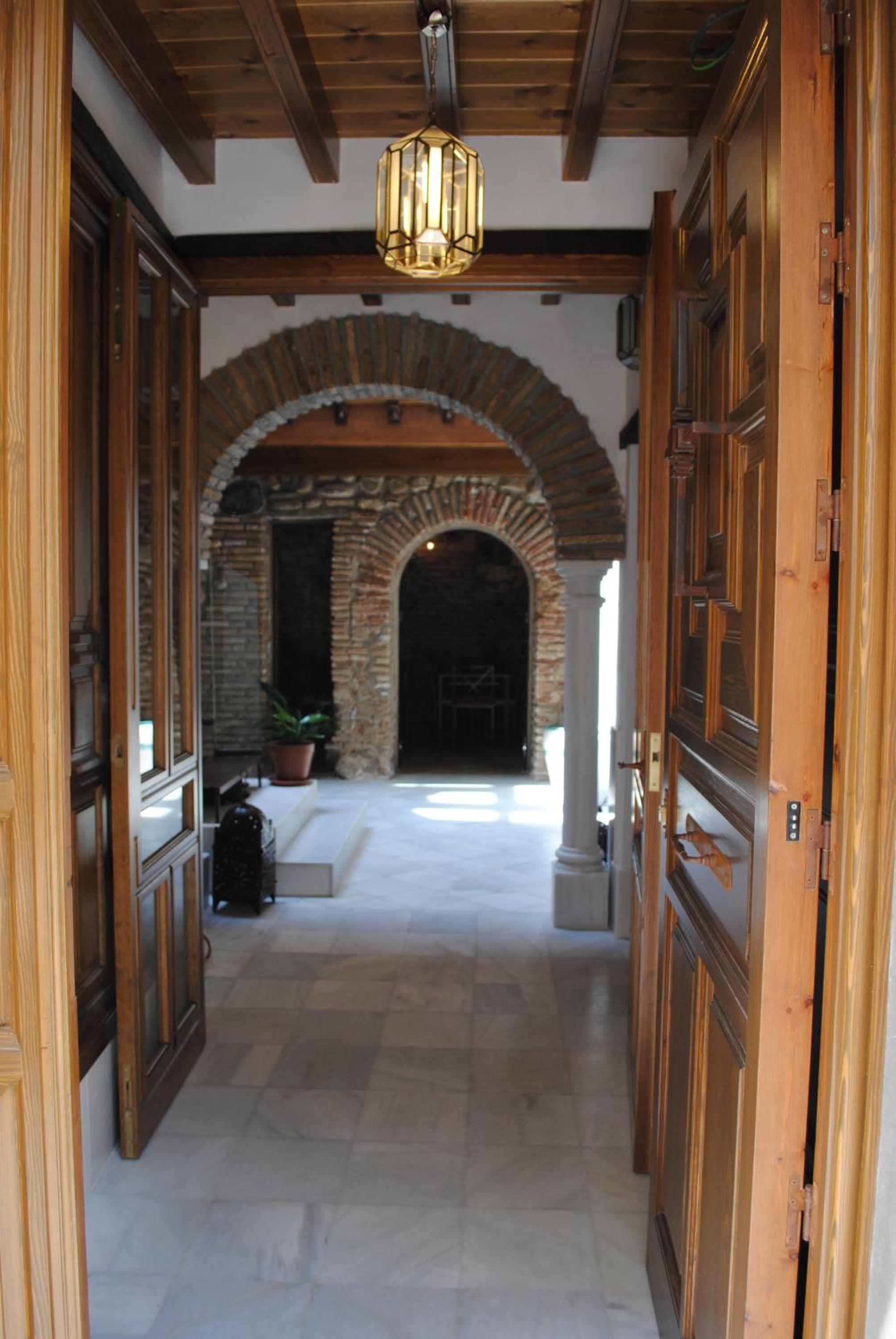 Фото Apartamentos Turisticos Alhambra