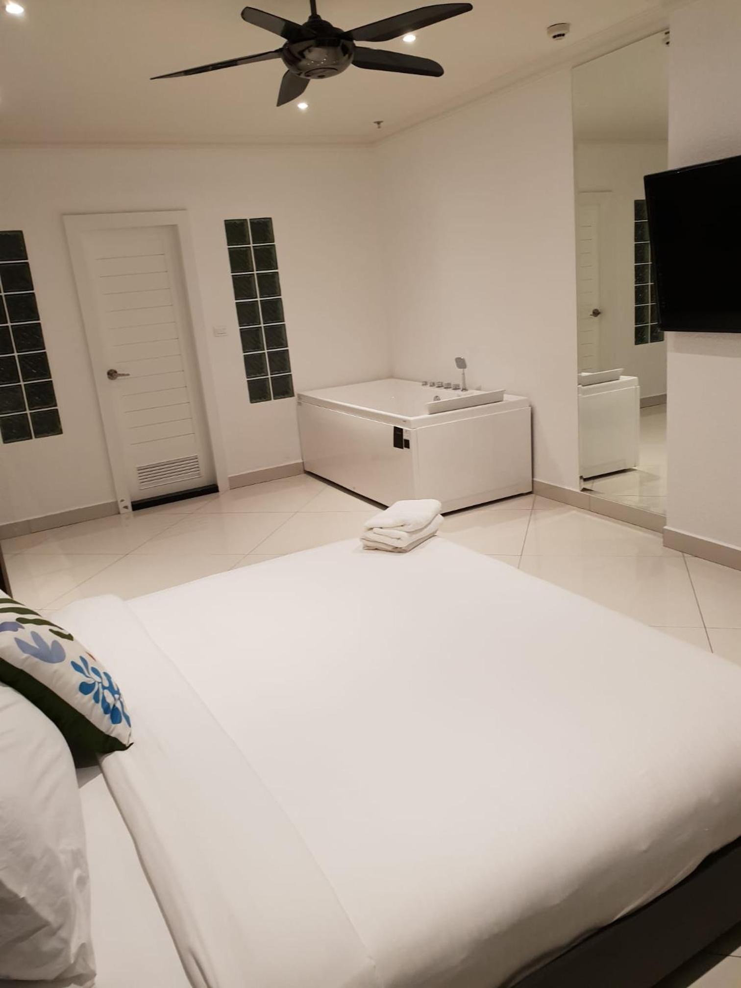 Фото Vtsix Condo Rentals at View Talay 6 Pattaya